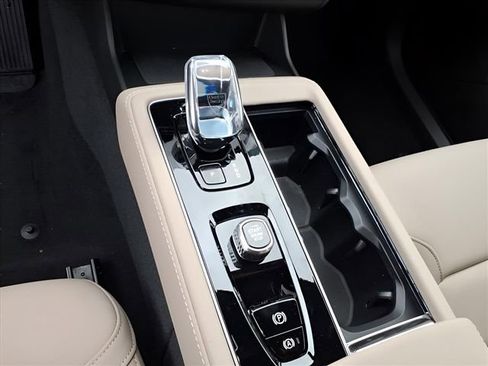 New 2026 Volvo XC90 B6 Plus w/ Protection Package Premier AWD/4WD image 24