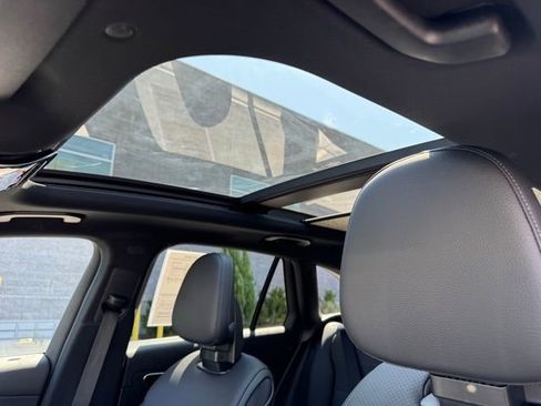 Used 2026 Mercedes-Benz GLC 300 4MATIC image 22