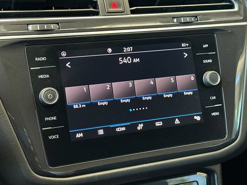 Used 2022 Volkswagen Tiguan SE FWD image 19