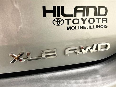 Used 2023 Toyota Highlander XLE AWD/4WD image 8
