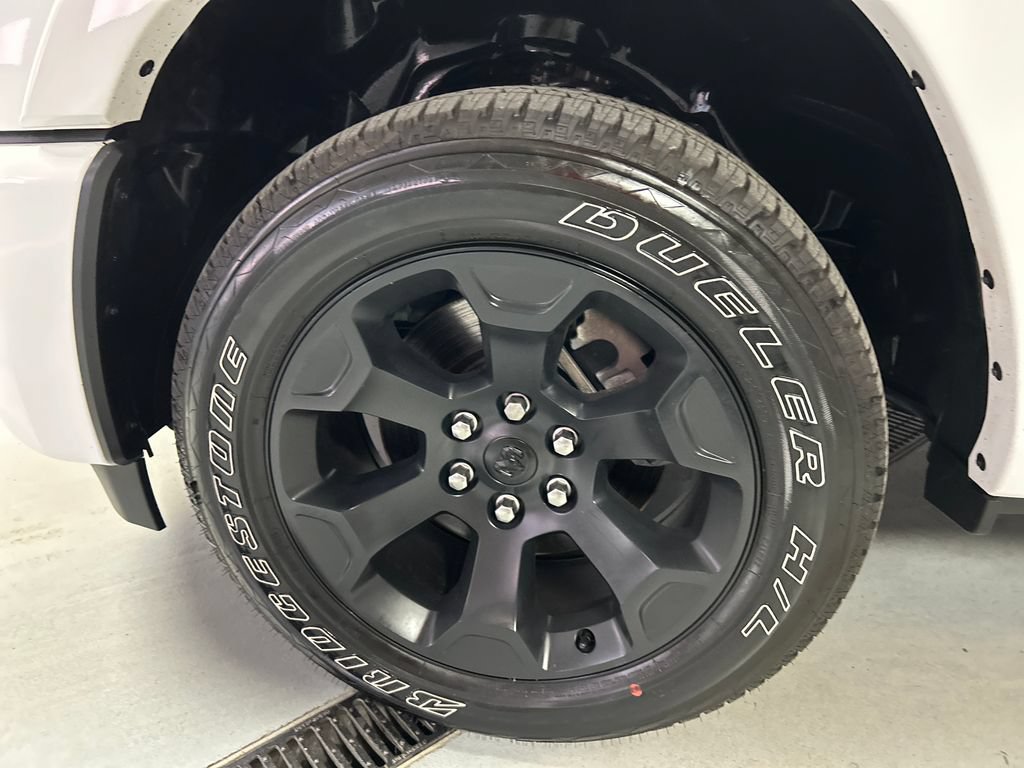 Used 2025 RAM 1500 Big Horn AWD/4WD image 9