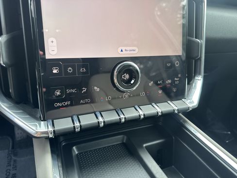 Certified 2025 GMC Acadia Elevation w/ Elevation Premium Package AWD/4WD image 16
