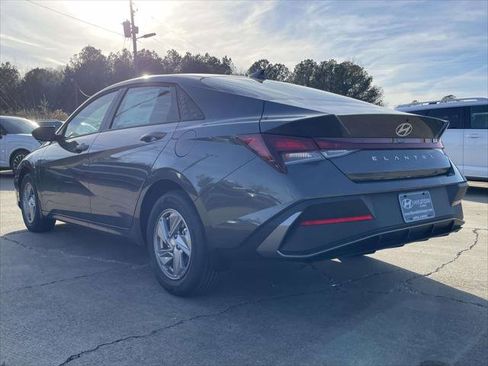 New 2026 Hyundai Elantra SE image 3