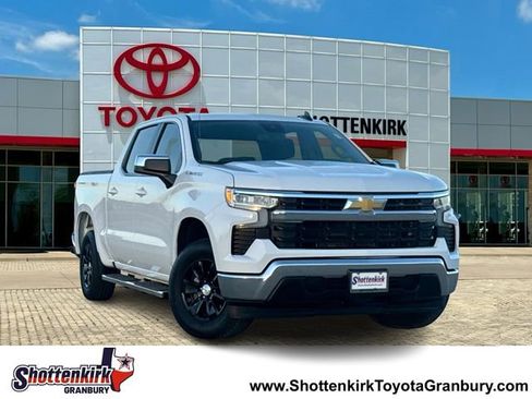 Used 2024 Chevrolet Silverado 1500 LT image 1