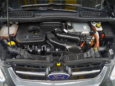 Used 2017 Ford C-MAX Titanium w/ Equipment Group 301A FWD image 28