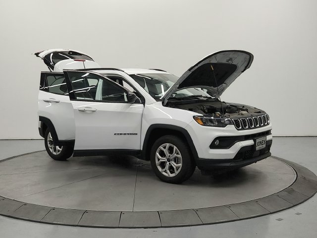 Used 2025 Jeep Compass Latitude AWD/4WD image 10