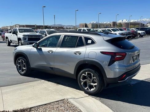 New 2026 Chevrolet Trax LT w/ Driver Confidence Package FWD image 21