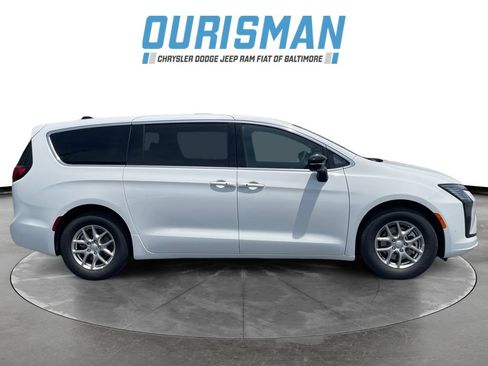 New 2027 Chrysler Pacifica Select w/ Family Tech Group FWD image 7