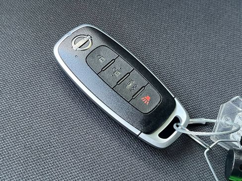 Used 2025 Nissan Versa SV FWD image 21