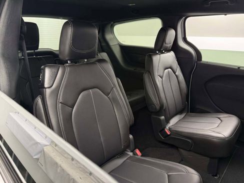 New 2026 Chrysler Pacifica Select image 25
