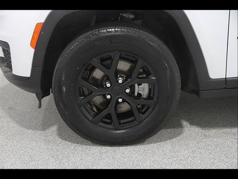 Used 2024 Jeep Grand Cherokee L Altitude AWD/4WD image 23