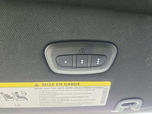 Used 2025 Chrysler Pacifica Select FWD image 34