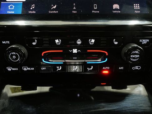 Used 2024 Jeep Grand Cherokee L Limited w/ Luxury Tech Group II image 20