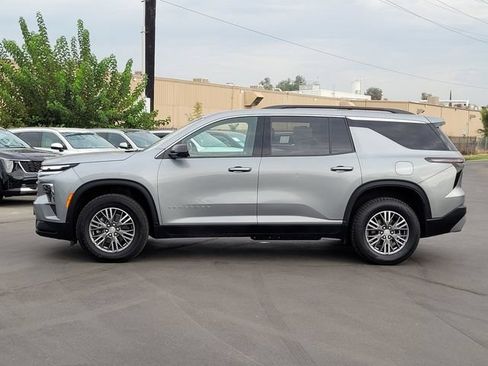 Used 2024 Chevrolet Traverse LT FWD image 8