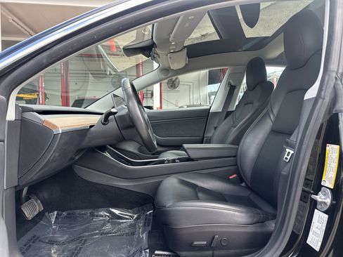 Used 2019 Tesla Model 3 Standard Range Plus image 13