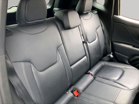 Used 2018 Jeep Renegade Limited FWD image 20