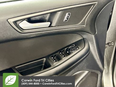 Used 2016 Ford Edge SE image 12