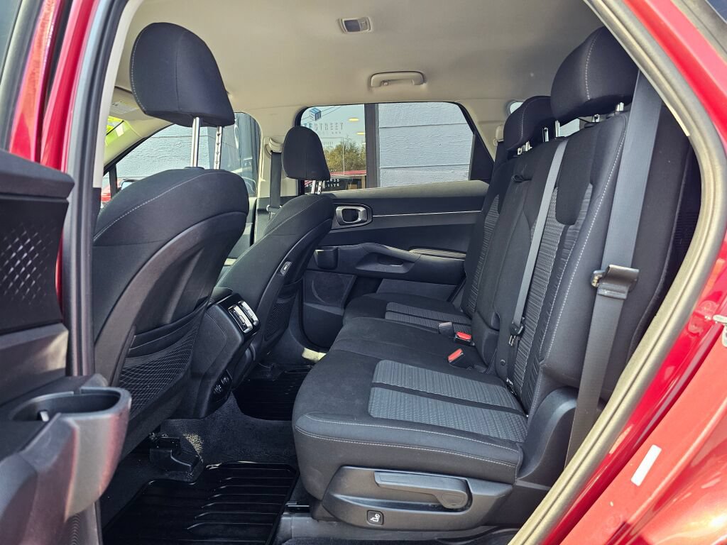 Used 2022 Kia Sorento LX AWD/4WD image 16
