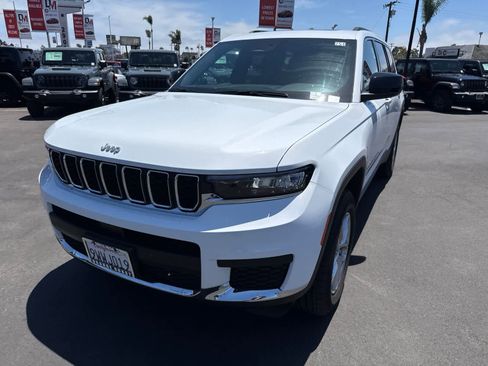 Used 2025 Jeep Grand Cherokee L Laredo RWD image 1
