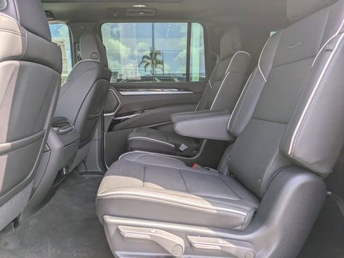 New 2026 Cadillac Escalade ESV Luxury w/ LPO, Radiant Package AWD/4WD image 19