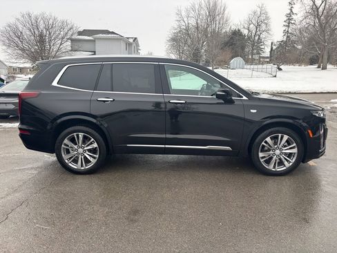 Used 2025 Cadillac XT6 Premium Luxury image 4