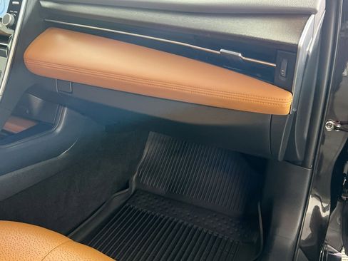 Used 2019 Toyota Avalon Limited image 34