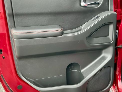 Used 2025 Nissan Frontier PRO-4X image 31