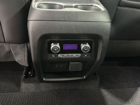 Used 2025 GMC Acadia Denali w/ Super Cruise Package image 23