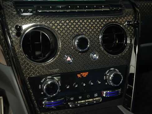 Used 2023 Rolls-Royce Cullinan Black Badge w/ Driver's Package image 22