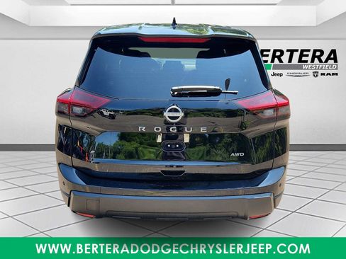 Used 2025 Nissan Rogue SV AWD/4WD image 5