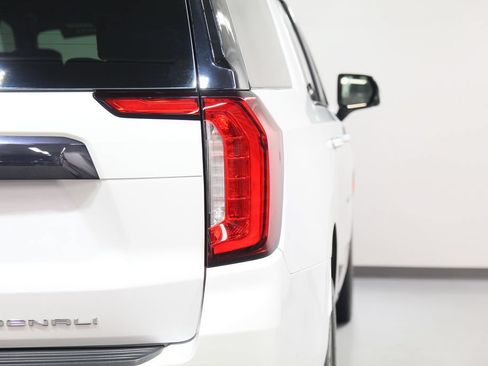 Used 2023 GMC Yukon XL Denali Ultimate AWD/4WD image 14