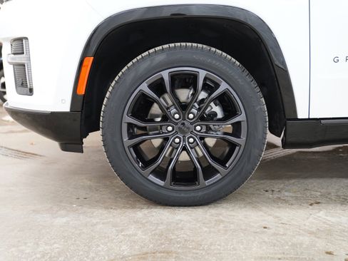 New 2026 Jeep Grand Wagoneer Summit image 18