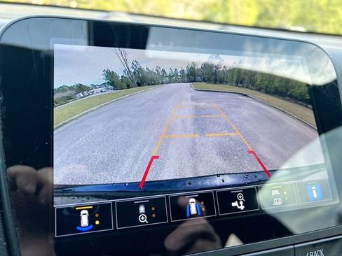 Used 2023 Chevrolet Equinox RS w/ RS Leather Package image 21