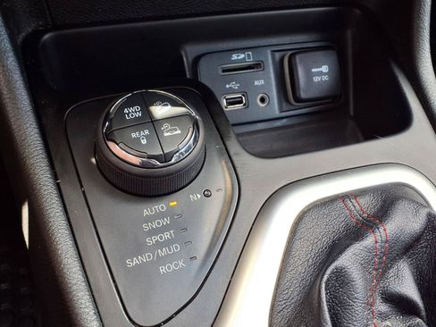Used 2014 Jeep Cherokee Trailhawk w/ Cold Weather Group AWD/4WD image 23