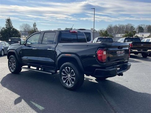 Used 2025 GMC Canyon Denali image 4