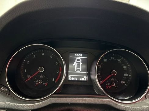 Used 2016 Volkswagen Passat 1.8T SEL Premium image 29