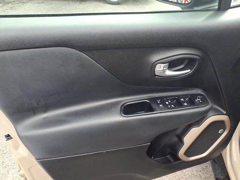 Used 2017 Jeep Renegade Trailhawk image 6