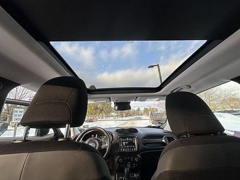 Used 2023 Jeep Renegade Latitude w/ Sun/Sound Group image 10