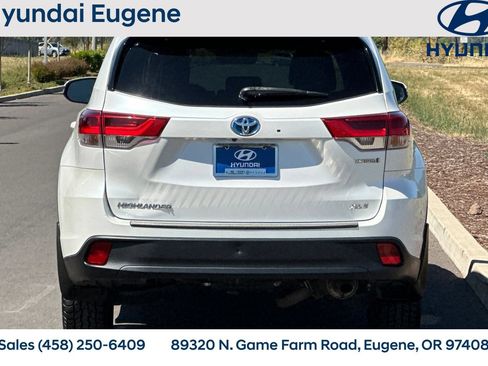 Used 2019 Toyota Highlander XLE AWD/4WD image 4