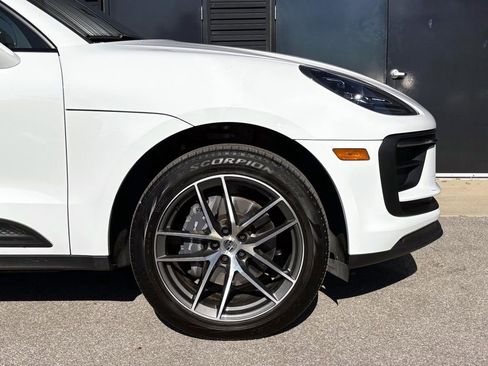 Certified 2025 Porsche Macan image 14