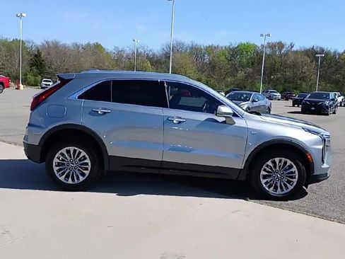 Used 2024 Cadillac XT4 Premium Luxury image 9