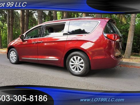 Used 2017 Chrysler Pacifica Touring-L FWD image 11