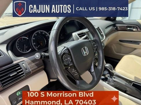 Used 2017 Honda Accord Touring image 11