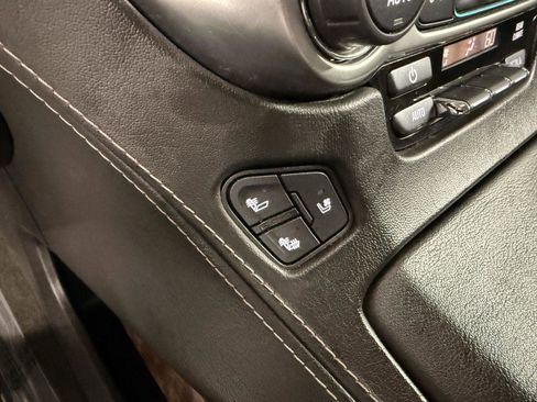 Used 2017 Chevrolet Suburban Premier image 24