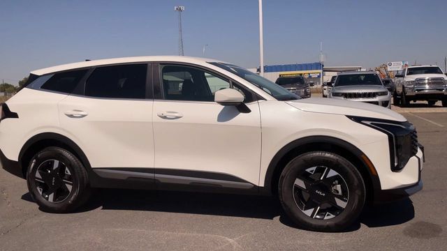 Used 2026 Kia Sportage LX AWD/4WD image 3