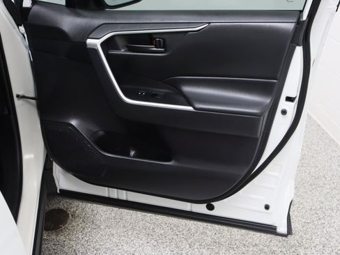 Certified 2024 Toyota RAV4 LE FWD image 31