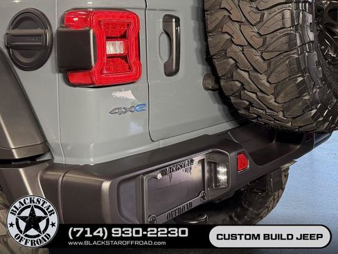Used 2025 Jeep Wrangler Unlimited Rubicon 4xe w/ Convenience Group AWD/4WD image 11