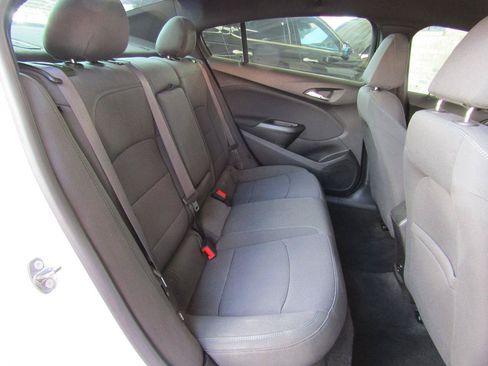 Used 2017 Chevrolet Cruze LT w/ Convenience Package FWD image 12