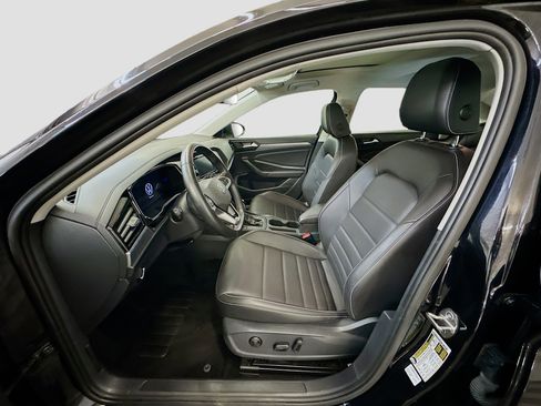 Used 2024 Volkswagen Jetta SE FWD image 13