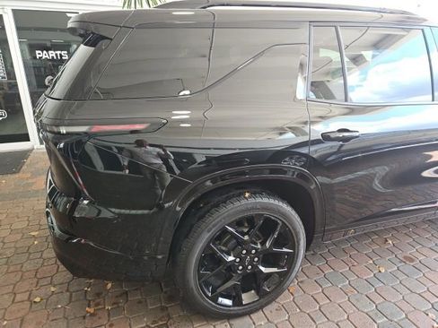 Used 2024 Chevrolet Traverse RS image 13